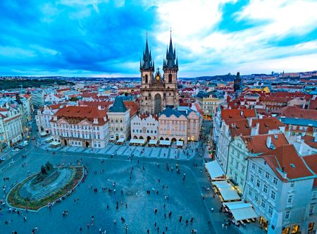_E7A1397 Old Town Square Prague from tower web ready